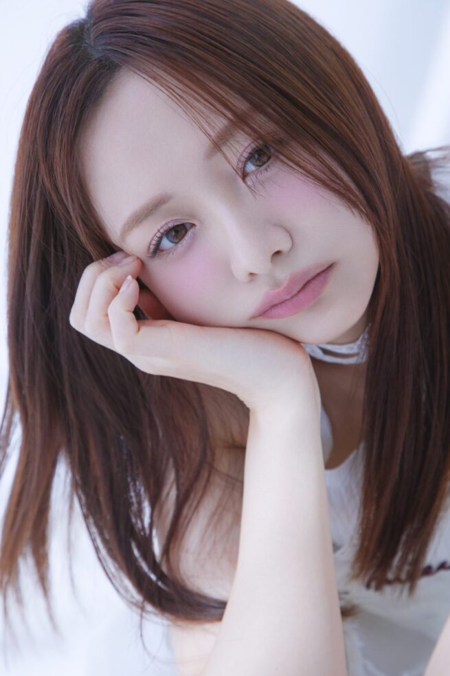Hair&make-up 辻村友貴恵 / Ray 2025 JULY COVER