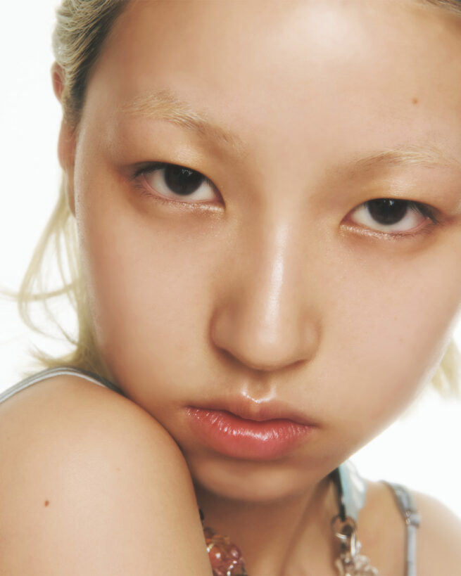 Photographer 柳原路世 / NYLON JAPAN 2025 DECEMBER